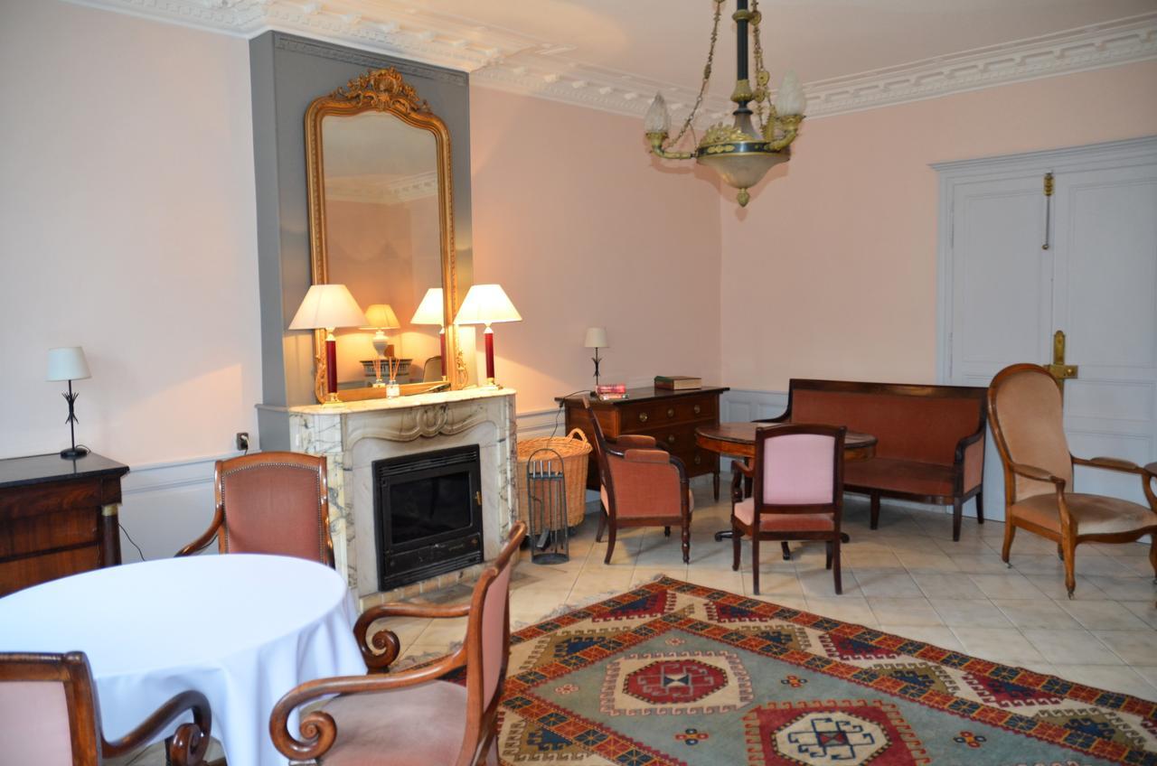בורבון-לה-בה Hotel Et Studios D'Orfeuil מראה חיצוני תמונה