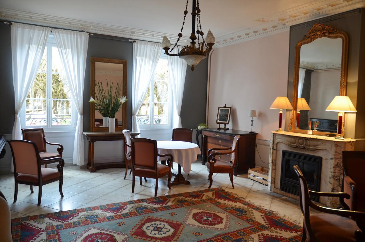 בורבון-לה-בה Hotel Et Studios D'Orfeuil מראה חיצוני תמונה